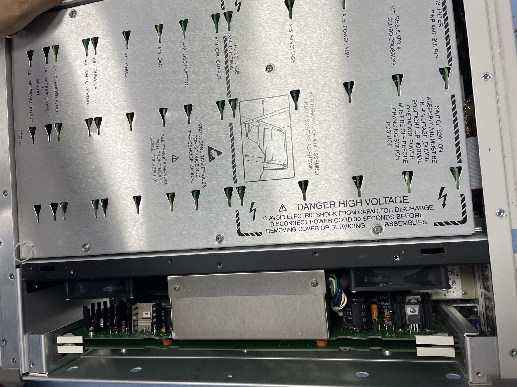 624145f2b4bbb.jpg 多功能校準(zhǔn)儀FLUKE5500A FLUKE5520A FLUKE5700A 2.jpg