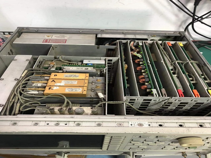 6253d838ba9be.jpg AGILENT和惠普網(wǎng)分儀.jpg