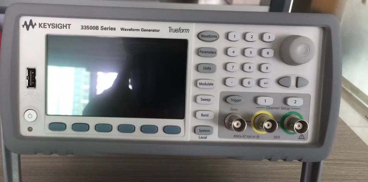 637d8c7d4f5b8.jpg 函數信號發生器33522B 3.jpg